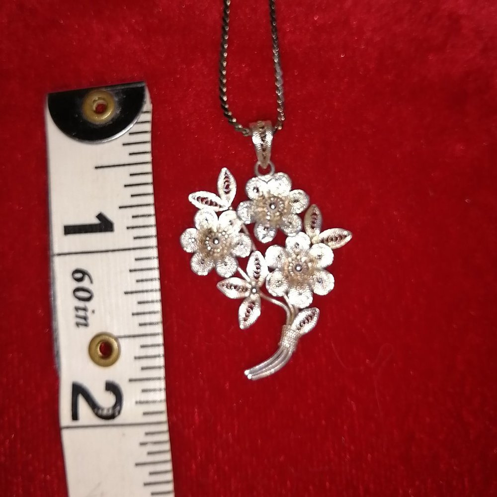 VTG Italian silver filigree bouquet pendant